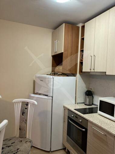Închiriere - Apartament în Levski,  Varna