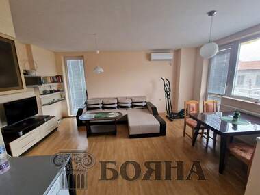 Аренда - Квартира в Център,  Русе
