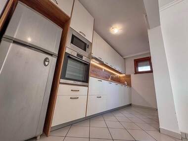 Închiriere - Apartament în Sarafovo,  Burgas
