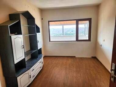 Vânzare - Apartament în Liuben Karavelov,  Haskovo