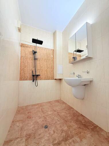 Închiriere - Apartament în Lazur,  Burgas