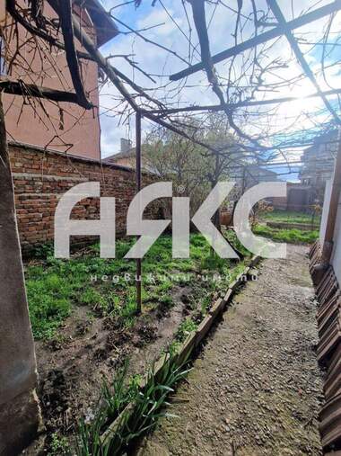 Продажба - Етаж от къща в Левски,  София