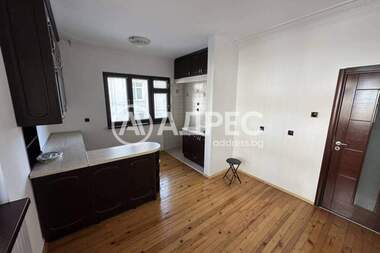 Închiriere - Apartament în Center,  Sofia