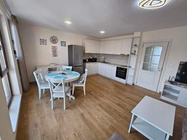 Miete - Wohnung in Mladejki halm,  Plowdiw