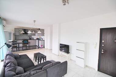Miete - Wohnung in Zentar,  Burgas