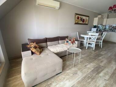 Închiriere - Apartament în Zornița,  Burgas