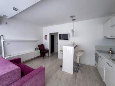 Închiriere - Apartament în Văzrajdane,  Burgas