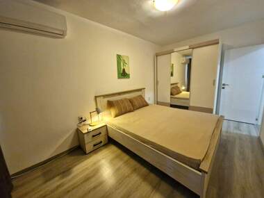 Închiriere - Apartament în Lazur,  Burgas