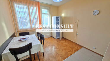 Închiriere - Apartament în Center,  Ruse