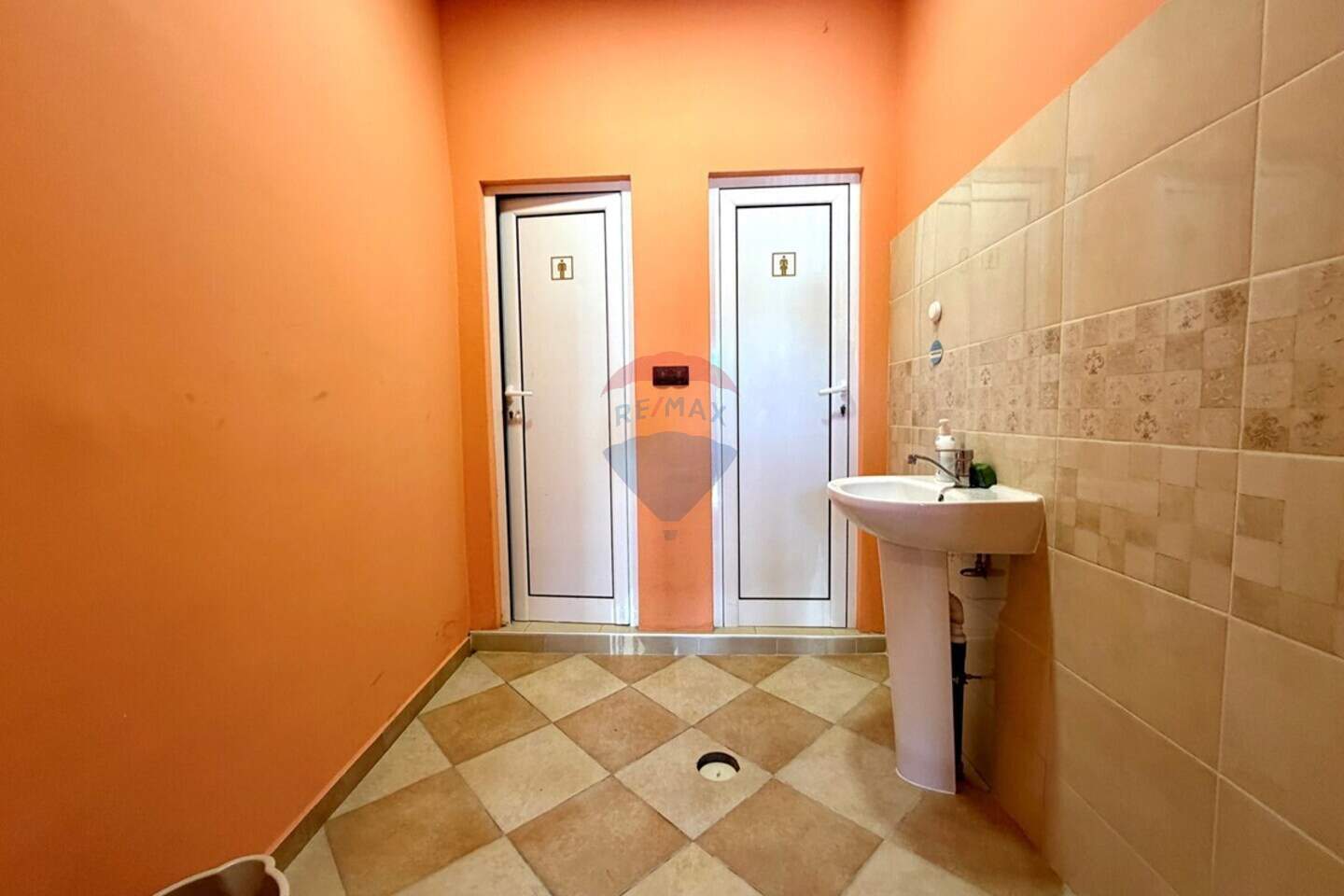 Κατάστημα σε Πολσκι Τραμμπεσχ, Βελικο Ταρνοβο – φωτογραφία 4