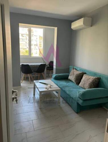 Închiriere - Apartament în Văzrajdane 1,  Varna