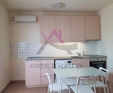 Închiriere - Apartament în Mladost 2,  Varna