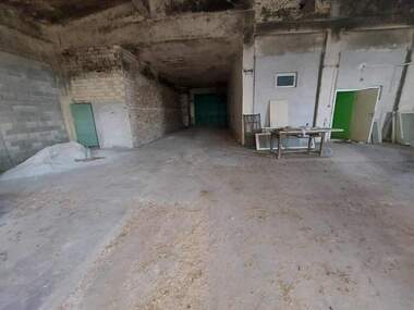 For sale - Building in Promishlena zona,  Targovishte