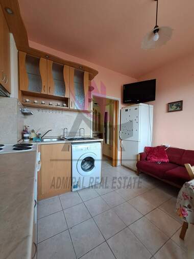 Închiriere - Apartament în Mladost 2,  Varna