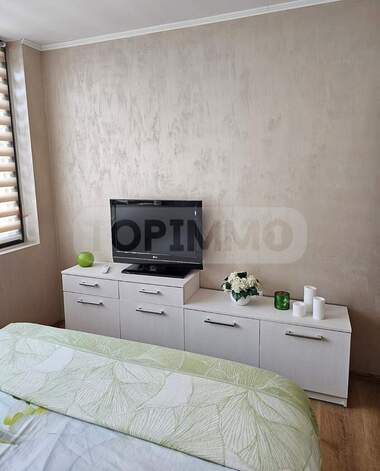 Închiriere - Apartament în Vinița,  Varna