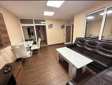 Închiriere - Apartament în Mladejki hălm,  Plovdiv