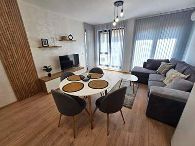 Închiriere - Apartament în Mladejki hălm,  Plovdiv