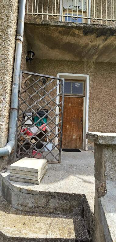 For sale - House in Tran,  Pernik