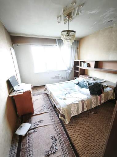 Vânzare - Apartament în Iztok,  Pernik