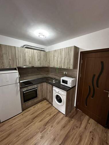Închiriere - Apartament în Levski,  Varna