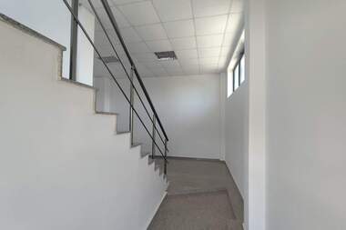 Продажа - Здание в Брезник,  Перник
