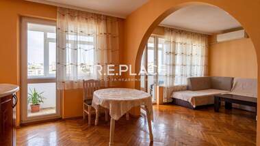 Închiriere - Apartament în Levski,  Varna