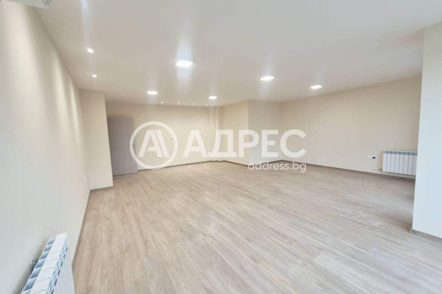 Γραφείο σε Τσενταρ, Βαρνα – φωτογραφία 2