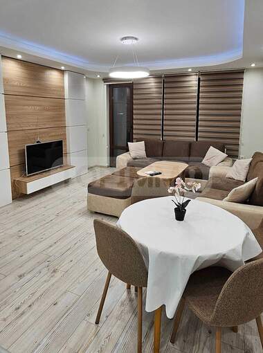 Închiriere - Apartament în Levski,  Varna