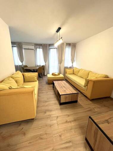 Închiriere - Apartament în Văzrajdane,  Burgas
