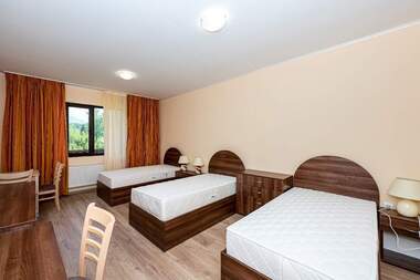 Vânzare - Hotel în Aprilți,  Lovece
