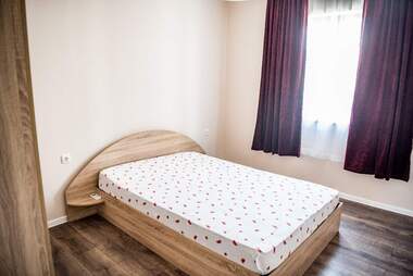 Închiriere - Apartament în Văzrajdane 3,  Varna