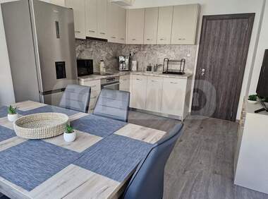Închiriere - Apartament în Kolhozen pazar,  Varna