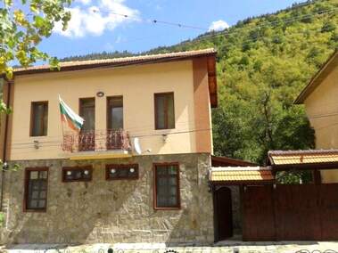For sale - House in Lopian,  Sofia Oblast