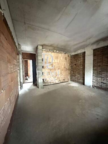 Продажба - Апартамент в Колхозен пазар,  Варна
