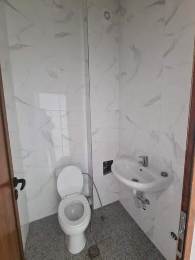 Închiriere - Magazin/Birou/Depozit/Salon de frumusețe/Restaurant/Cabinet de stomatologie în Mladejki hălm,  Haskovo