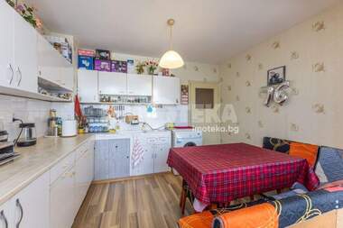 Vânzare - Apartament în Mladost 1,  Varna