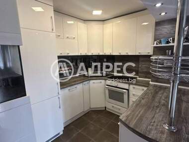 Închiriere - Apartament în Okrăjna bolnița - Generali,  Varna
