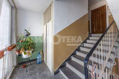 Vânzare - Apartament în Mladost 1,  Varna