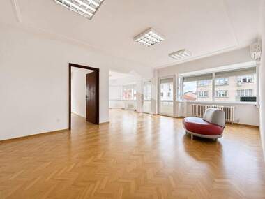 Închiriere - Apartament în Center,  Sofia