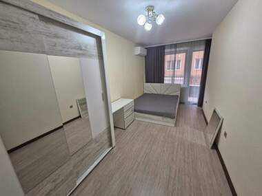 Închiriere - Apartament în Lazur,  Burgas
