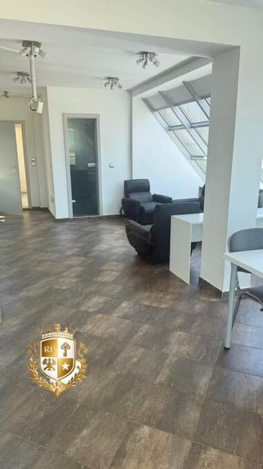 Miete - Büro/Schönheitssalon in Zentar,  Weliko Tarnowo