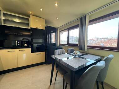 Miete - Wohnung in Zentar,  Burgas