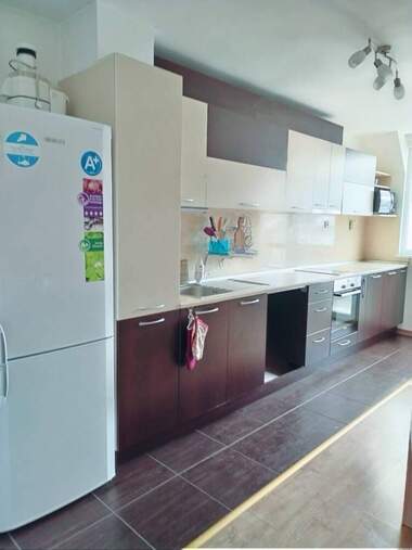 Închiriere - Apartament în Văzrajdane,  Burgas