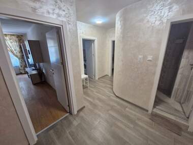 Închiriere - Apartament în Lazur,  Burgas