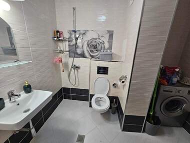Închiriere - Apartament în Mladejki hălm,  Plovdiv