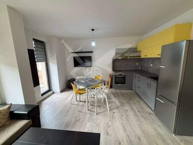 Miete - Wohnung in Mladejki halm,  Plowdiw