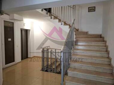 Ενοίκιο - Γραφείο/Κατάστημα/Αποθήκη/Κομμωτήριο/Κατάστημα/Οδοντιατρείο σε Център,  Варна