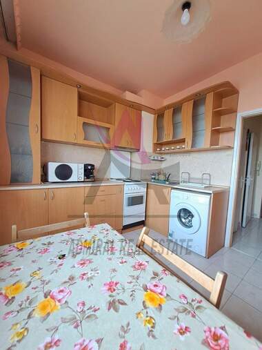 Închiriere - Apartament în Mladost 2,  Varna