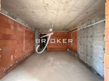 Satış - Apartman olarak Vazrojdenci,  Karcali