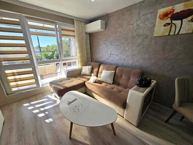 Închiriere - Apartament în Mladejki hălm,  Plovdiv